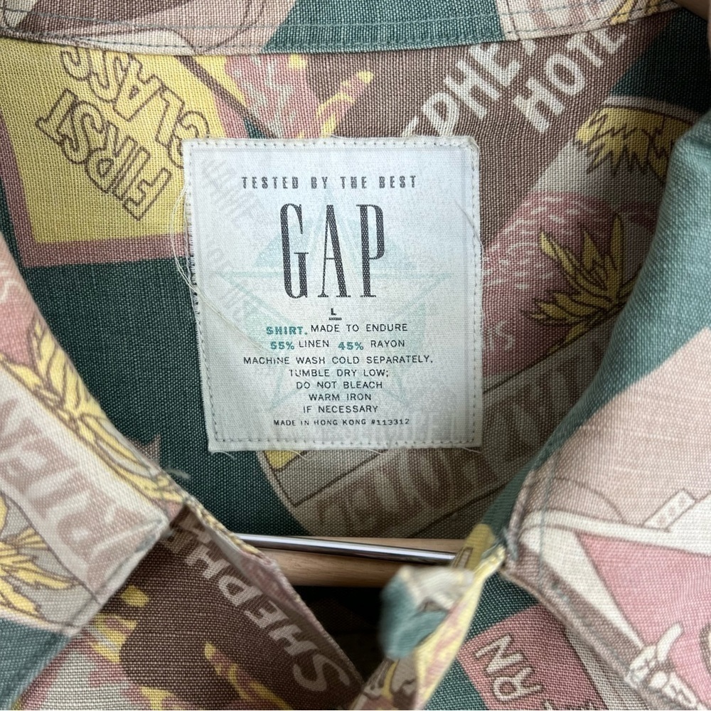 Men’s GAP Singapore Short Sleeve Button Down Shirt Muted Colors Travel Print - Picture 3 of 12